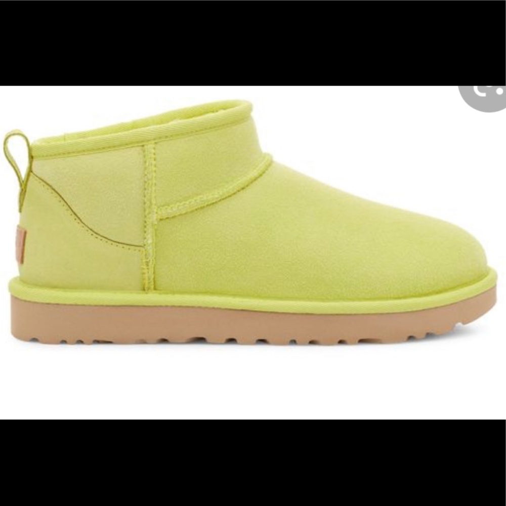 Auth UGG Classic Ultra Mini Boots - SZ 8